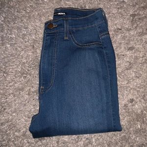 CLASSIC HIGH WAISTED FASHION NOVA JEANS!